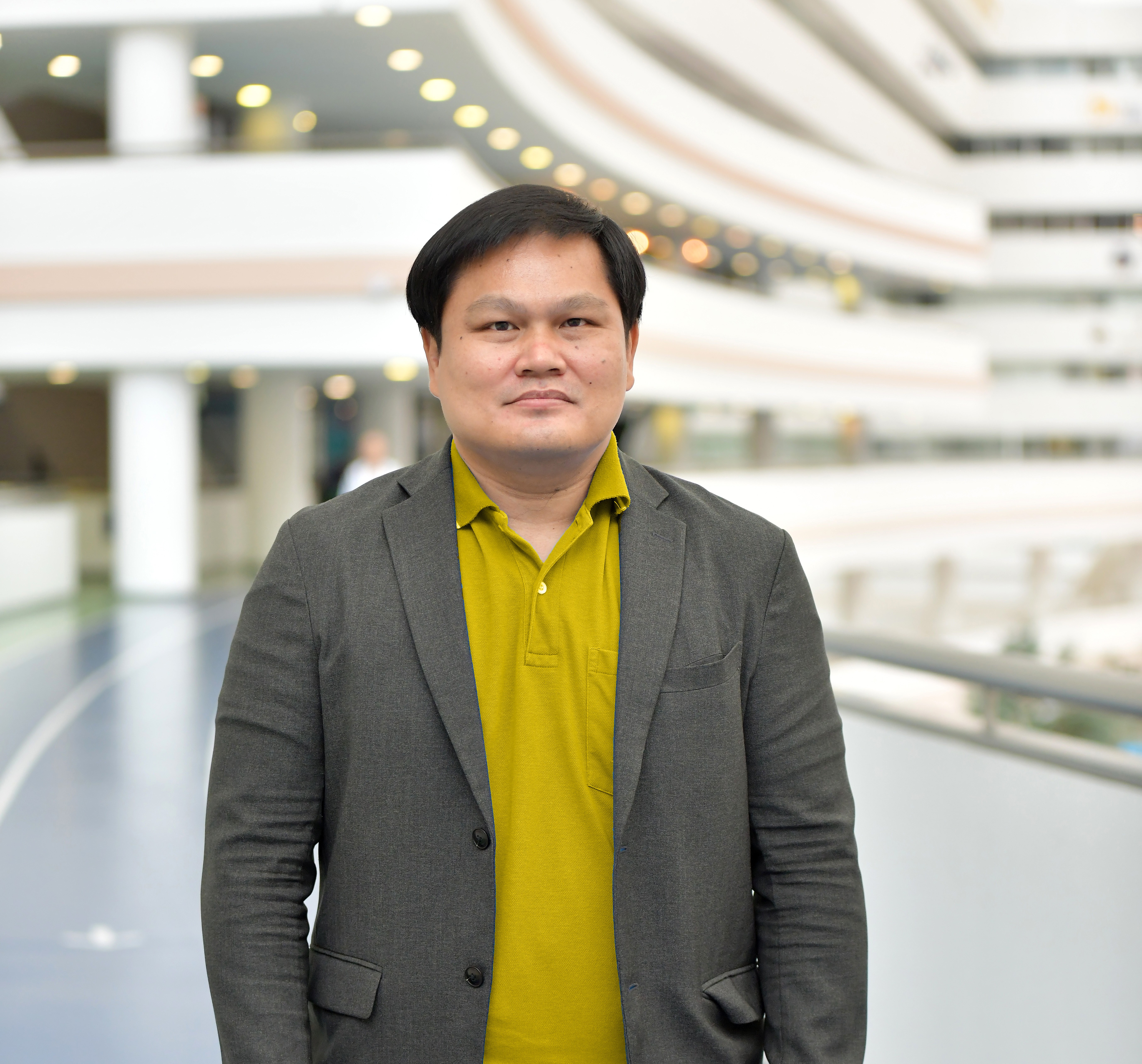 นายวิชาญ ชูรัตน์